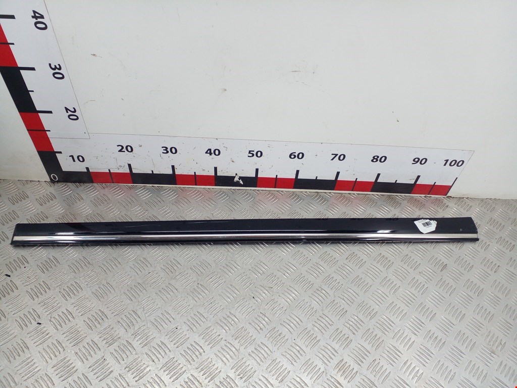 Накладка (молдинг) двери передней правой Mercedes C-Class (W203) (2000-2008)