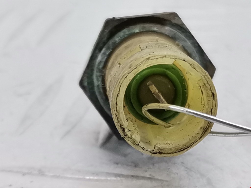 Датчик давления масла VOLVO V40 I 1995-2004