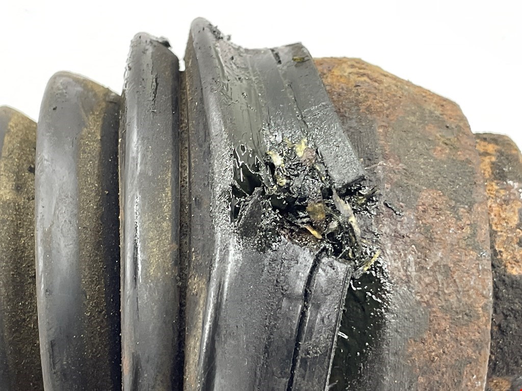 Полуось (привод, приводной вал) передняя левая RENAULT Laguna 1993-2000