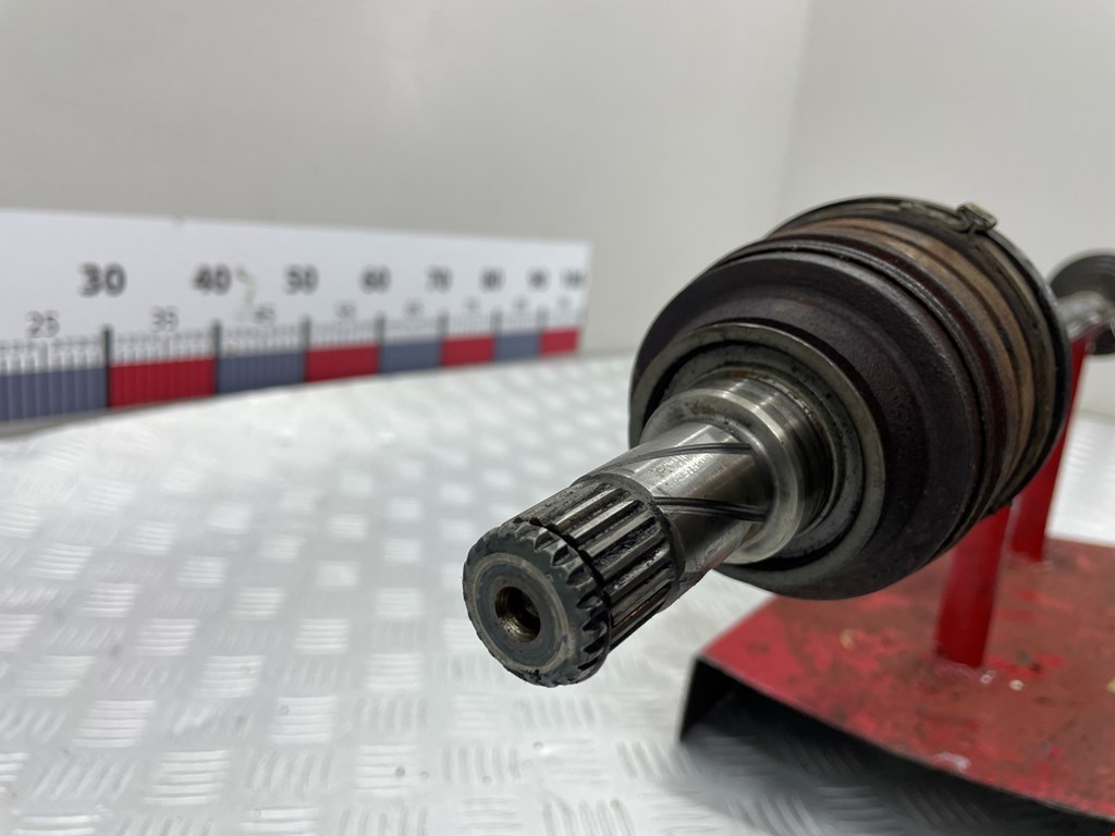 Полуось (привод, приводной вал) передняя правая OPEL Corsa B 1993-2000