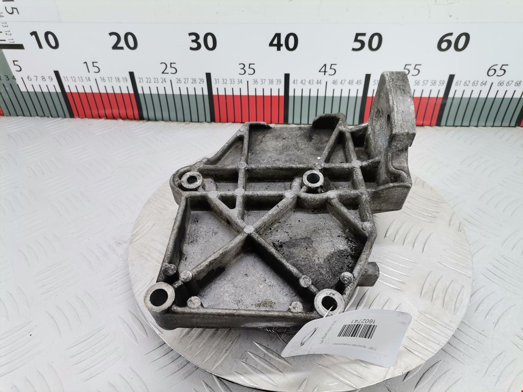 Кронштейн кондиционера AUDI A4 B5 1995-2001