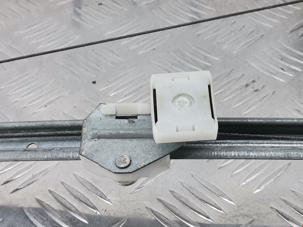 Стеклоподъемник задний левый MERCEDES-BENZ C-Class C-klasse W202 1993-2000