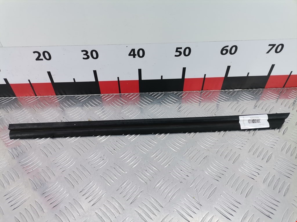 Накладка декоративная (молдинг) двери задней левой Mercedes C-Class (W202) (1993-2001)