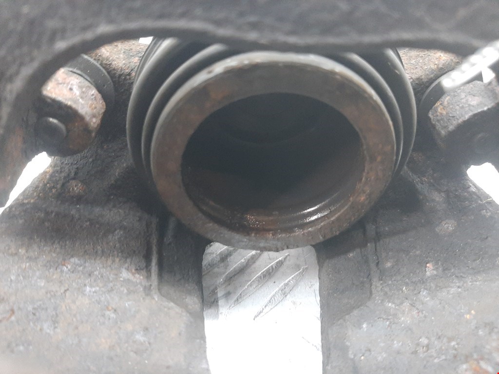 Суппорт передний правый FORD Focus II 2005-2011