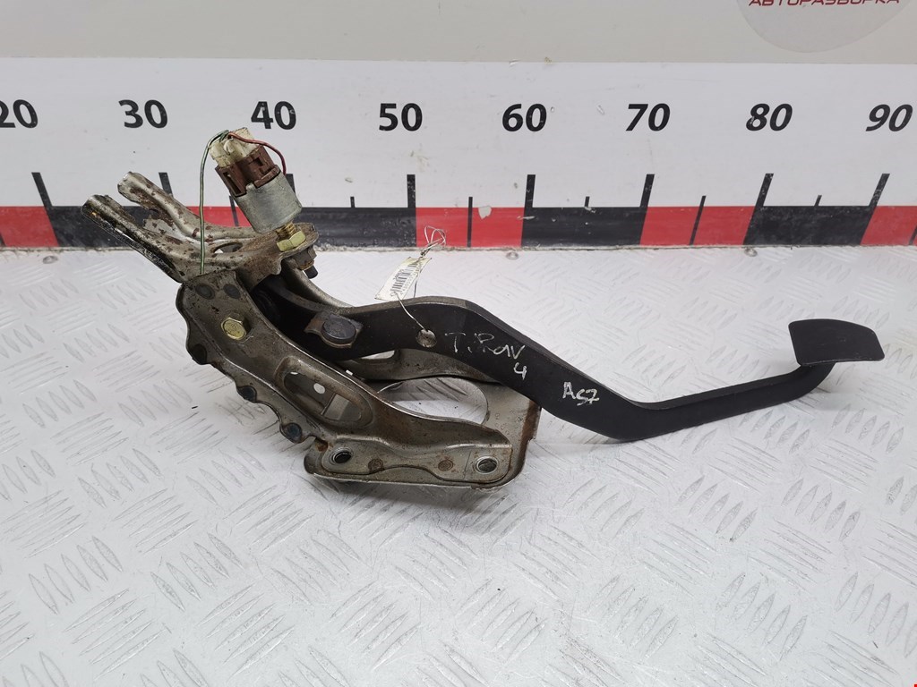 Педаль тормоза TOYOTA RAV 4 XA10 1994-2000