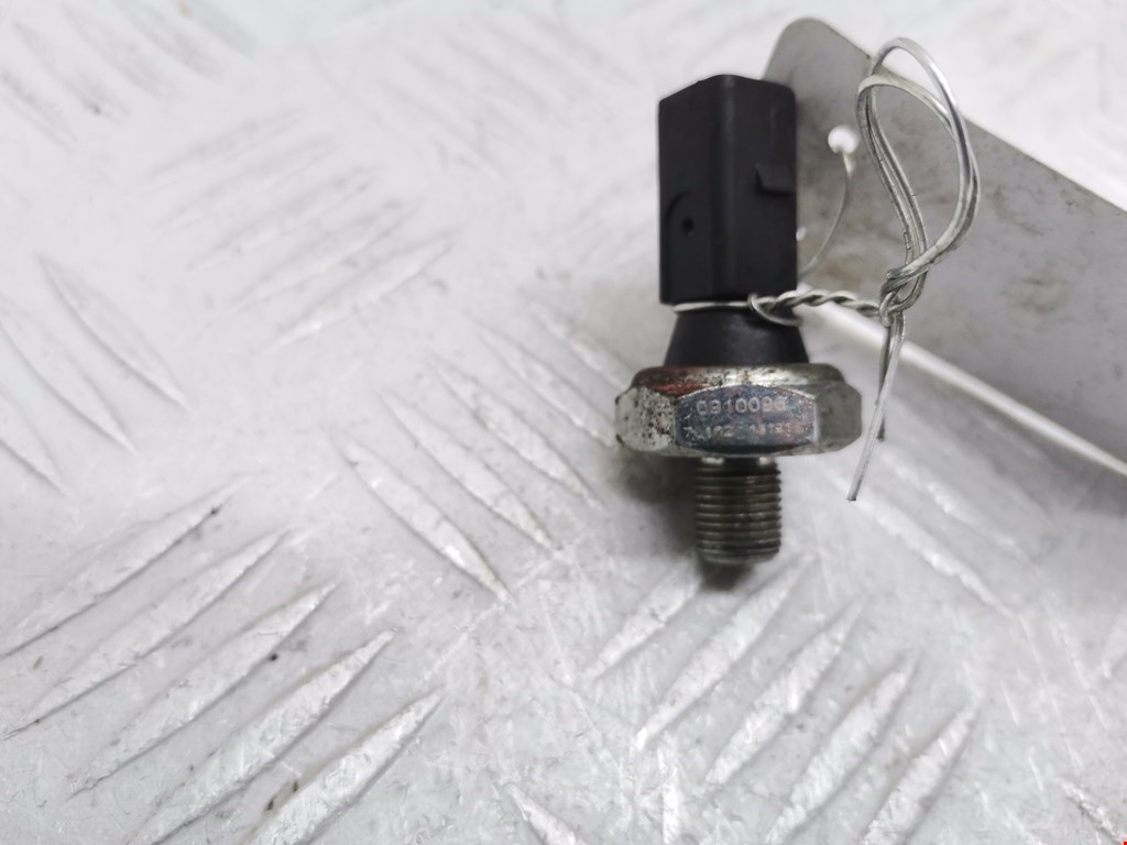 Датчик давления масла VOLKSWAGEN Golf IV 1997-2003