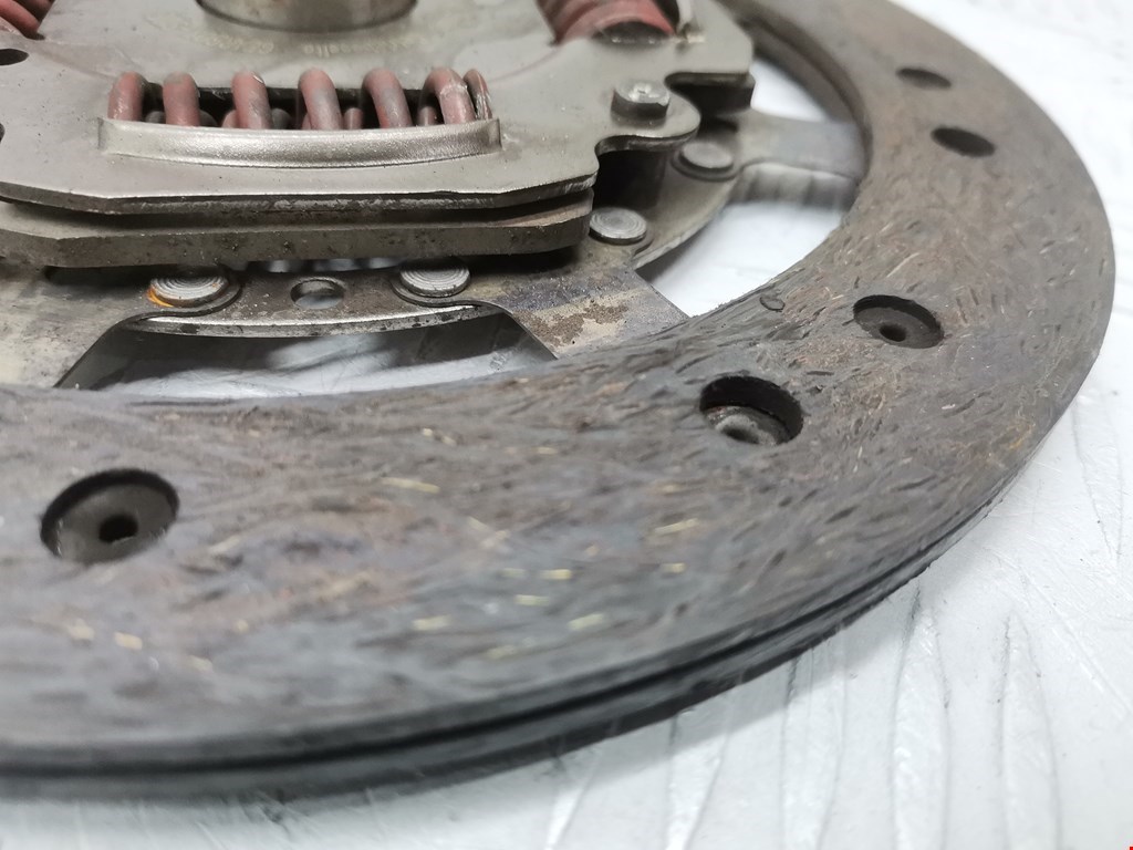 Маховик (демпфер сцепления) FORD Fiesta 2001-2008