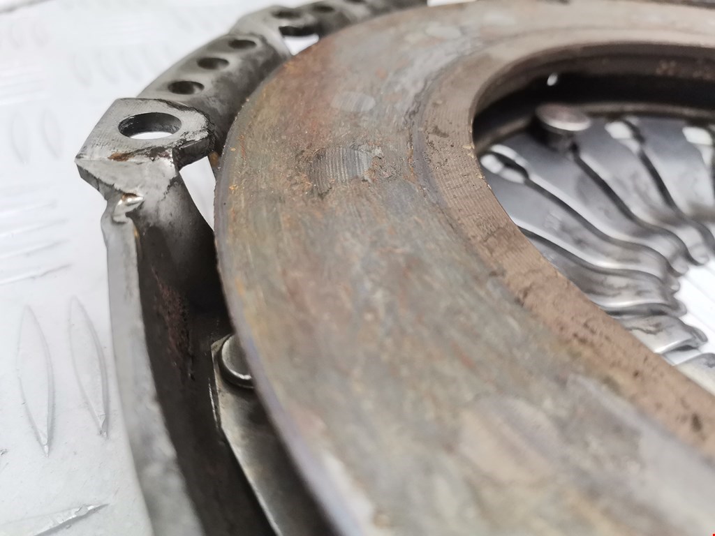 Маховик (демпфер сцепления) FORD Fiesta 2001-2008