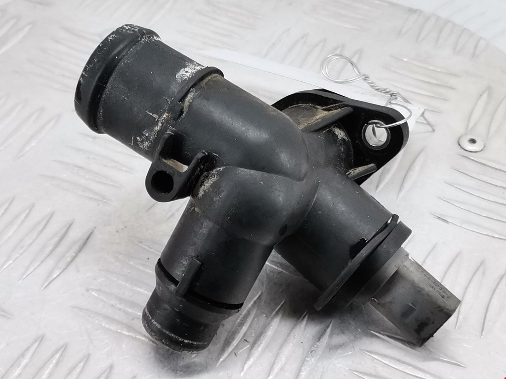 Тройник системы охлаждения AUDI A4 B7 2004-2007