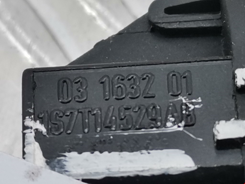 Кнопка стеклоподъемника FORD Mondeo III 2000-2007