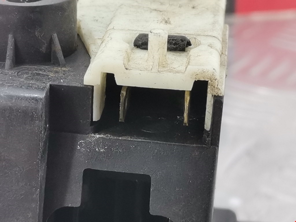 Замок двери передней левой RENAULT Clio 1998-2008