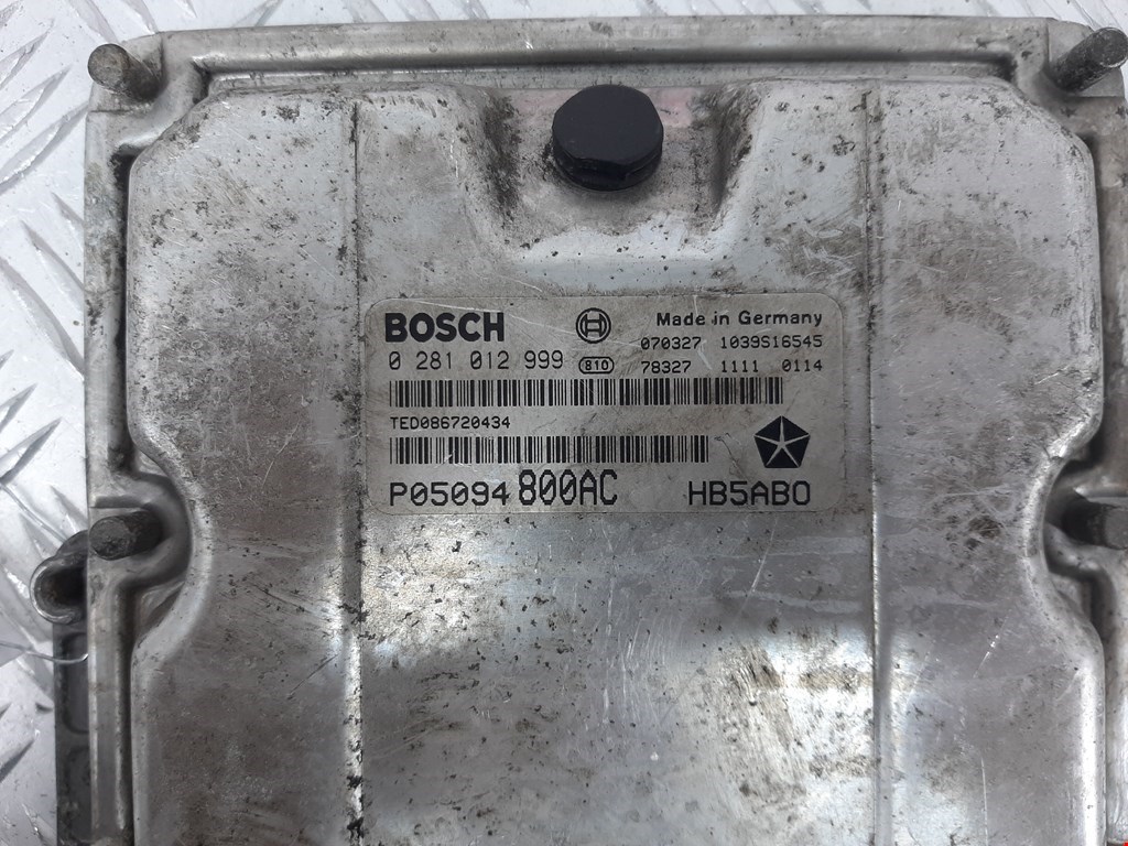 Блок управления двигателя (ЭБУ) CHRYSLER Voyager IV RG 2001-2007