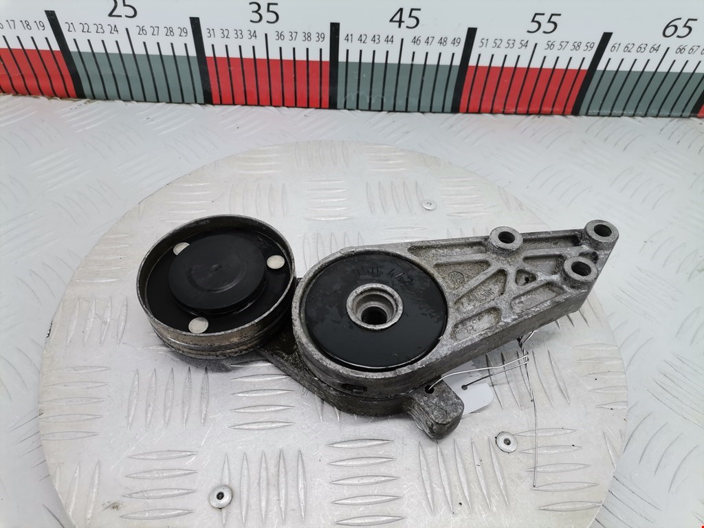 Натяжитель ремня генератора (приводного поликлинового ремня Volkswagen Passat 5 (1996-2000)