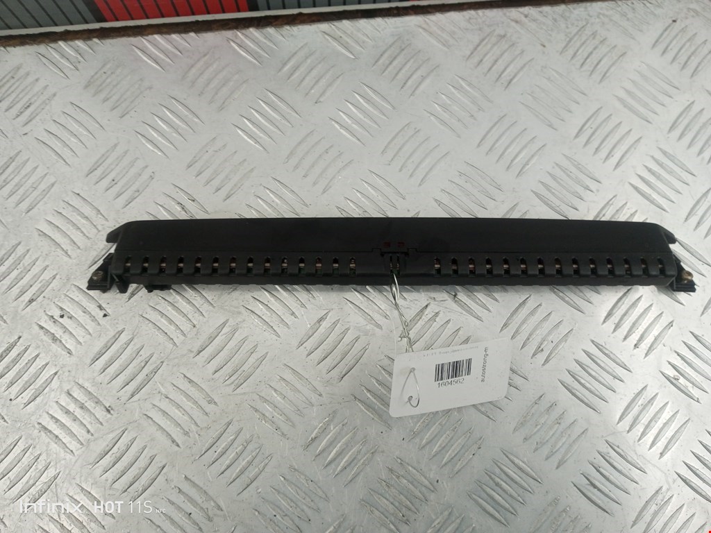 Фонарь дополнительный тормозной (стоп-сигнал) Volkswagen Passat 5 GP (2000-2005)