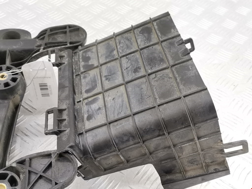 Крепление АКБ (корпус/подставка) VOLKSWAGEN Golf V 2003-2009