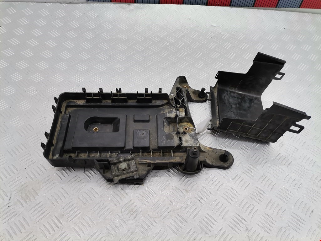 Крепление АКБ (корпус/подставка) VOLKSWAGEN Golf V 2003-2009