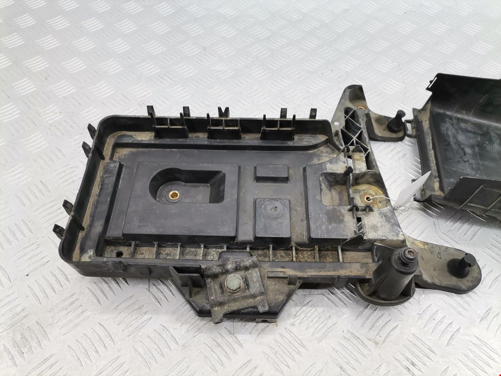 Крепление АКБ (корпус/подставка) VOLKSWAGEN Golf V 2003-2009