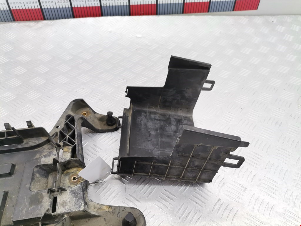 Крепление АКБ (корпус/подставка) VOLKSWAGEN Golf V 2003-2009