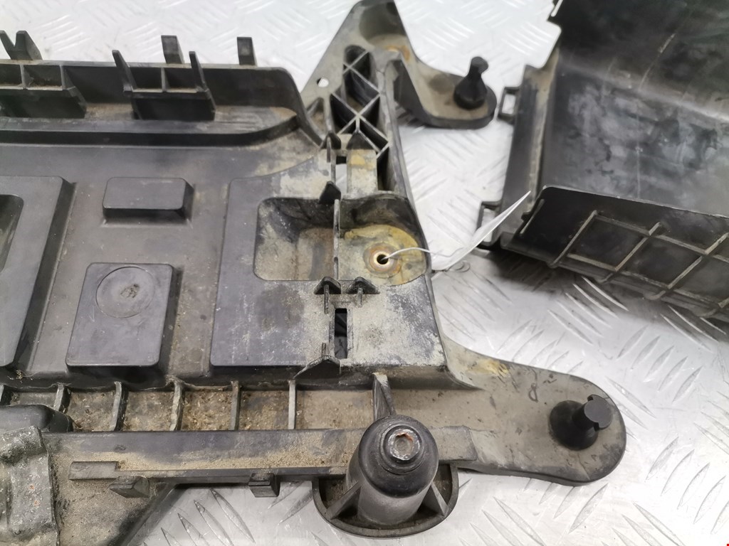 Крепление АКБ (корпус/подставка) VOLKSWAGEN Golf V 2003-2009