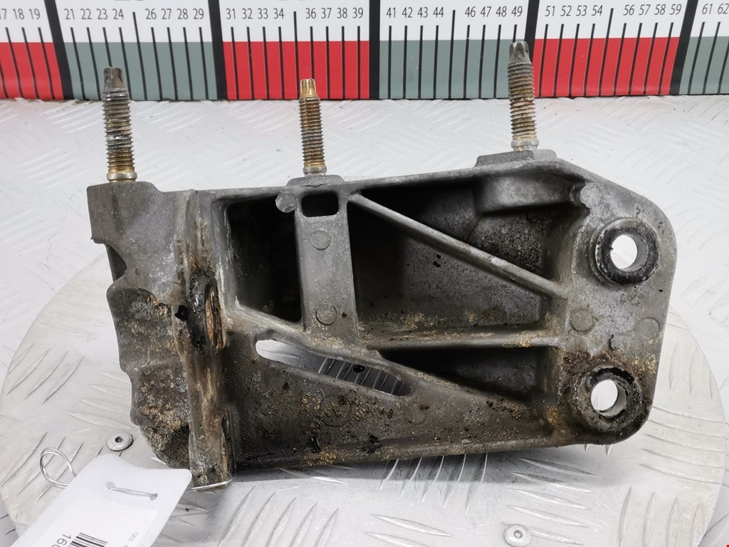 Кронштейн (крепление лапа) двигателя Ford Fiesta 4 (1995-2002)