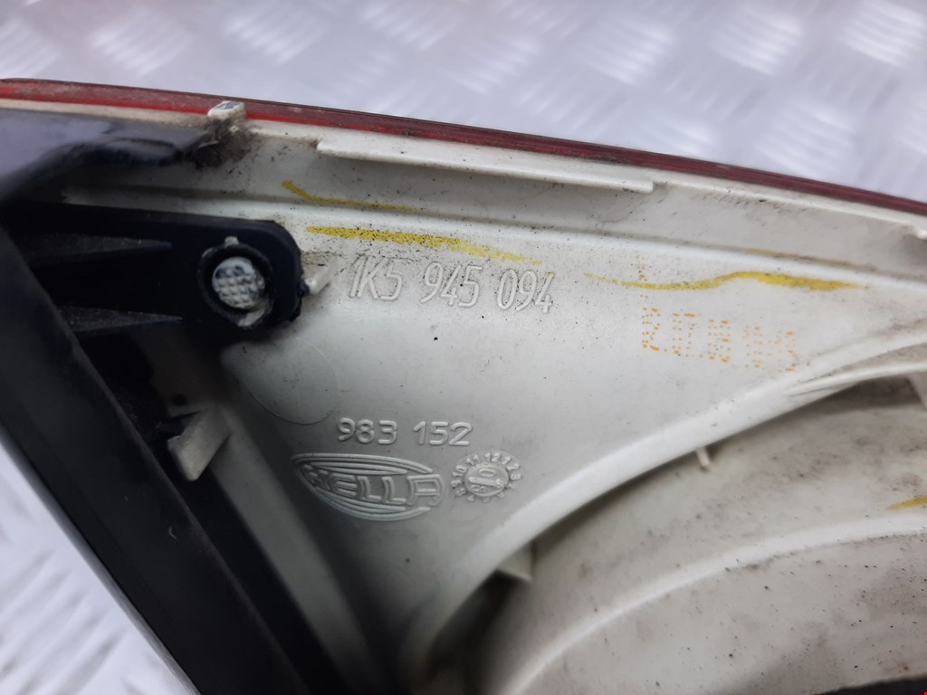 Фонарь задний внутренний правый VOLKSWAGEN Jetta V 2005-2011