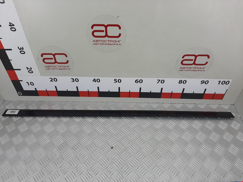 Накладка декоративная (молдинг) двери передней правой Audi A6 C5 (1997-2005)