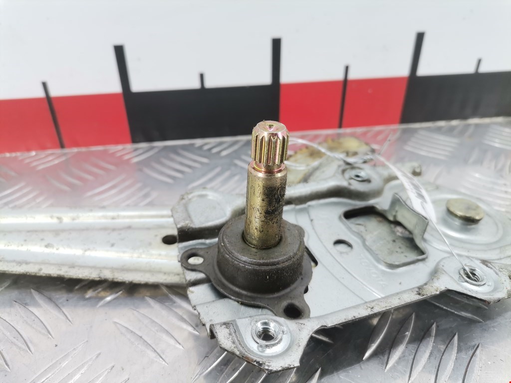 Стеклоподъемник задний правый TOYOTA Yaris Verso 1999-2006