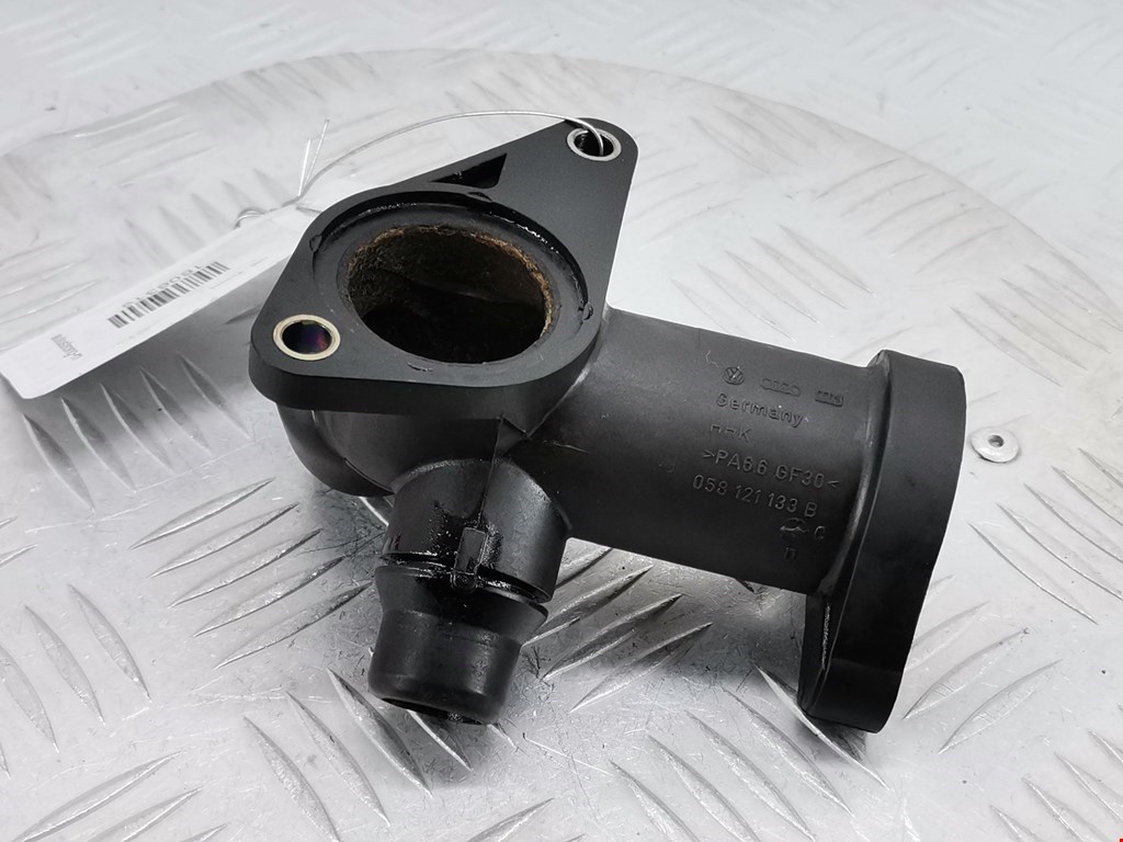 Тройник системы охлаждения AUDI A4 B5 1995-2001