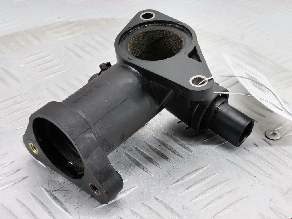 Тройник системы охлаждения AUDI A4 B5 1995-2001