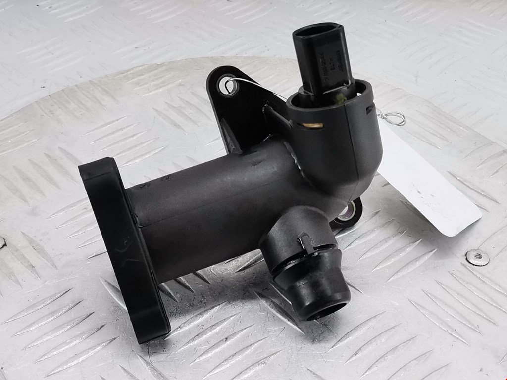 Тройник системы охлаждения AUDI A4 B5 1995-2001