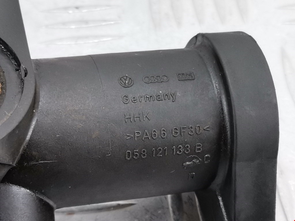 Тройник системы охлаждения AUDI A4 B5 1995-2001