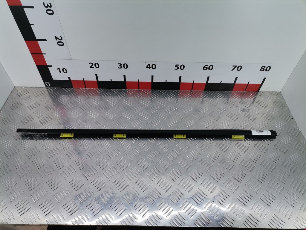 Накладка декоративная (молдинг) стекла двери передней правой Hyundai Santa Fe 1 (SM) (2000-2006)