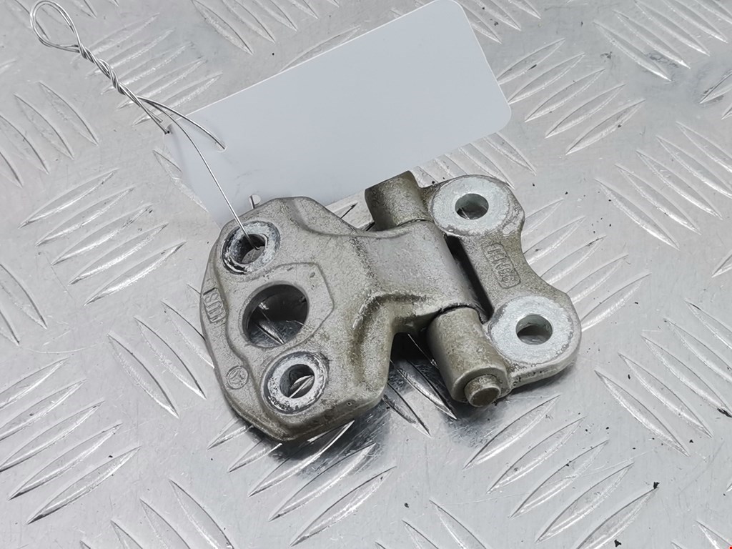 Петля двери передней левой Mercedes C-Class (W202) (1993-2001)