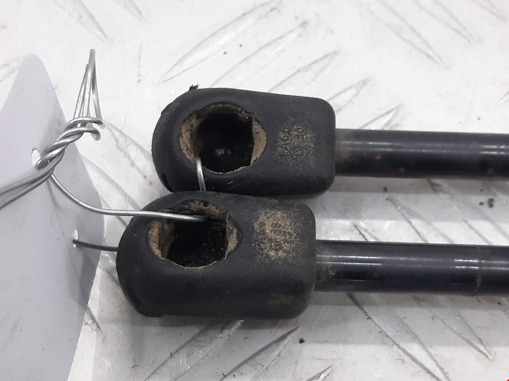 Амортизатор крышки (двери) багажника FORD Fiesta 2001-2008