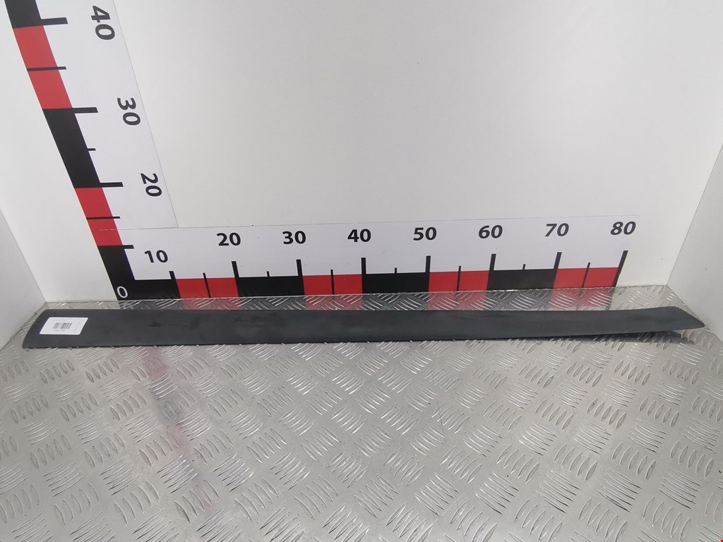 Накладка декоративная (молдинг) двери передней левой Ford Fiesta 5 (2002-2008)