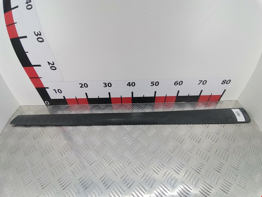 Накладка декоративная (молдинг) двери передней правой Ford Fiesta 5 (2002-2008)