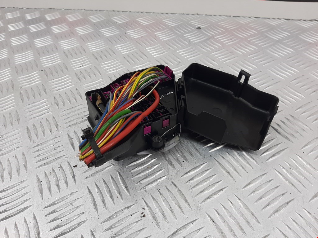 Датчик уровня в бачок омывателя SKODA Superb 2002-2008