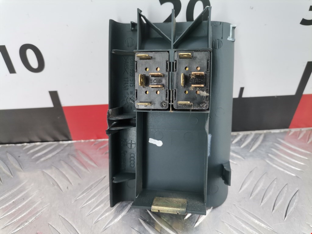 Блок управления стеклоподъемниками AUDI A4 B5 1995-2001