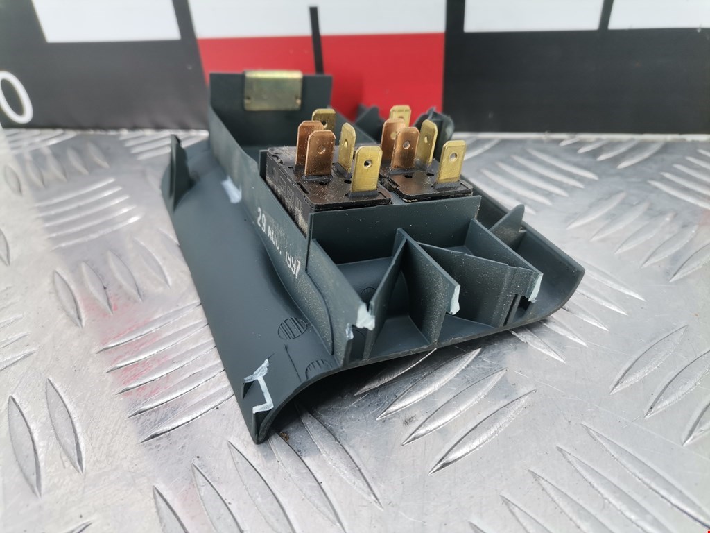 Блок управления стеклоподъемниками AUDI A4 B5 1995-2001