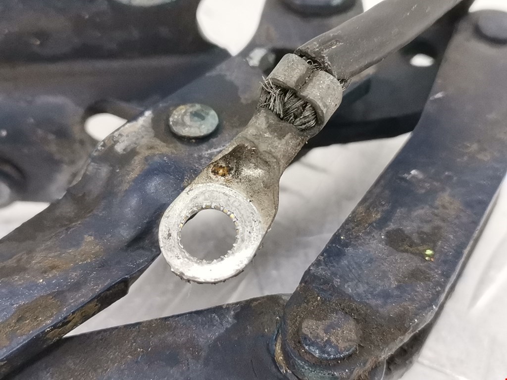 Петля капота левая/правая BMW 7er 7 серия E38 1994-2001