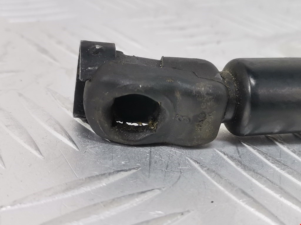 Амортизатор капота левый=правый VOLKSWAGEN Bora 1998-2005