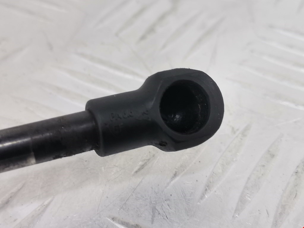 Амортизатор капота левый=правый VOLKSWAGEN Bora 1998-2005