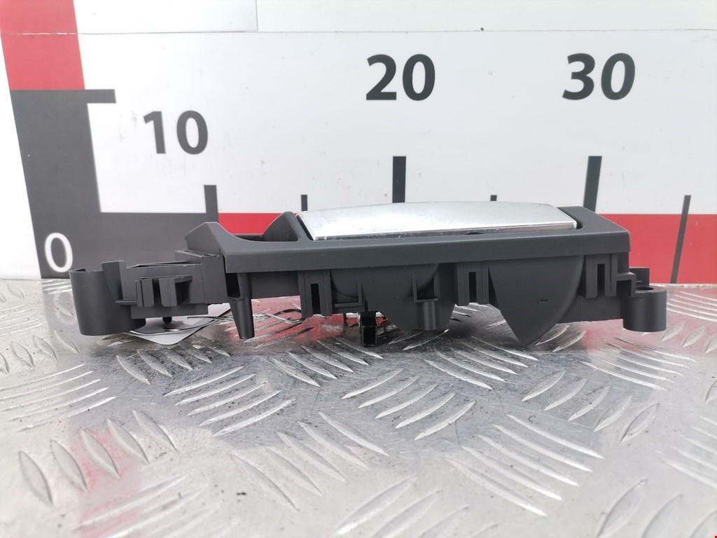 Ручка дверная задняя внутренняя правая AUDI Q7 I 2006-2015