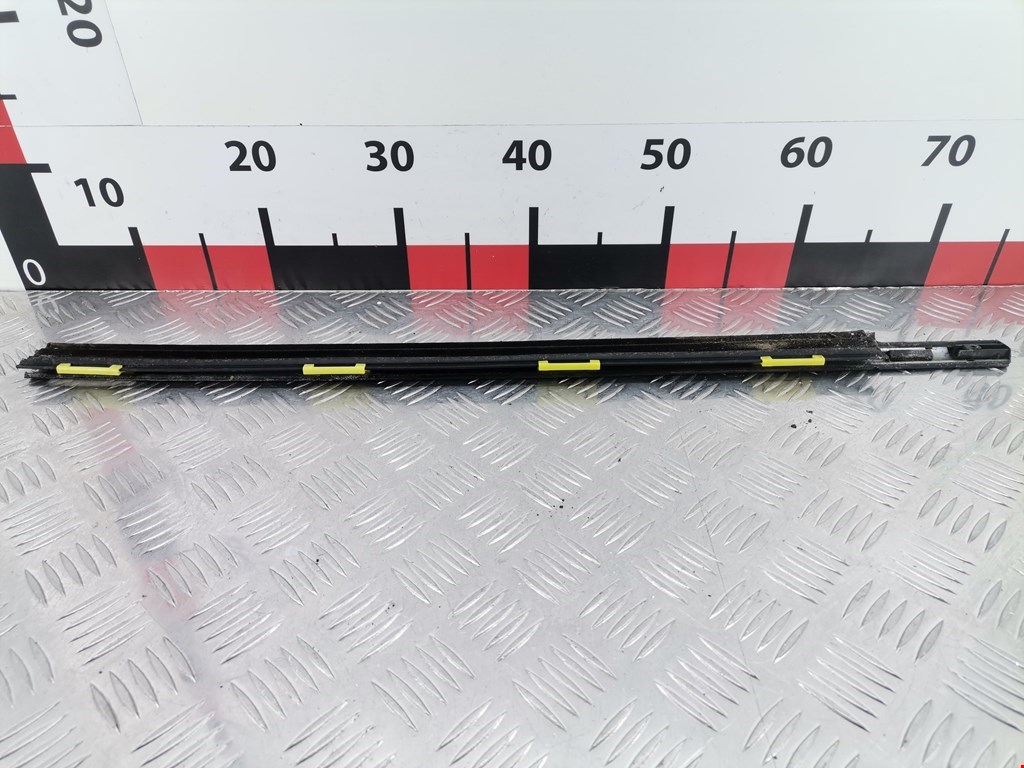 Накладка декоративная (молдинг) стекла двери задней левой Hyundai Santa Fe 1 (SM) (2000-2006)