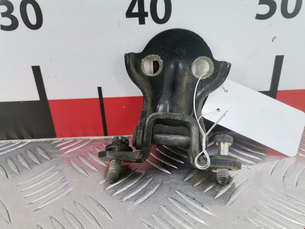 Петля двери задней левой Volvo S40 V40 1 (1996-2004)