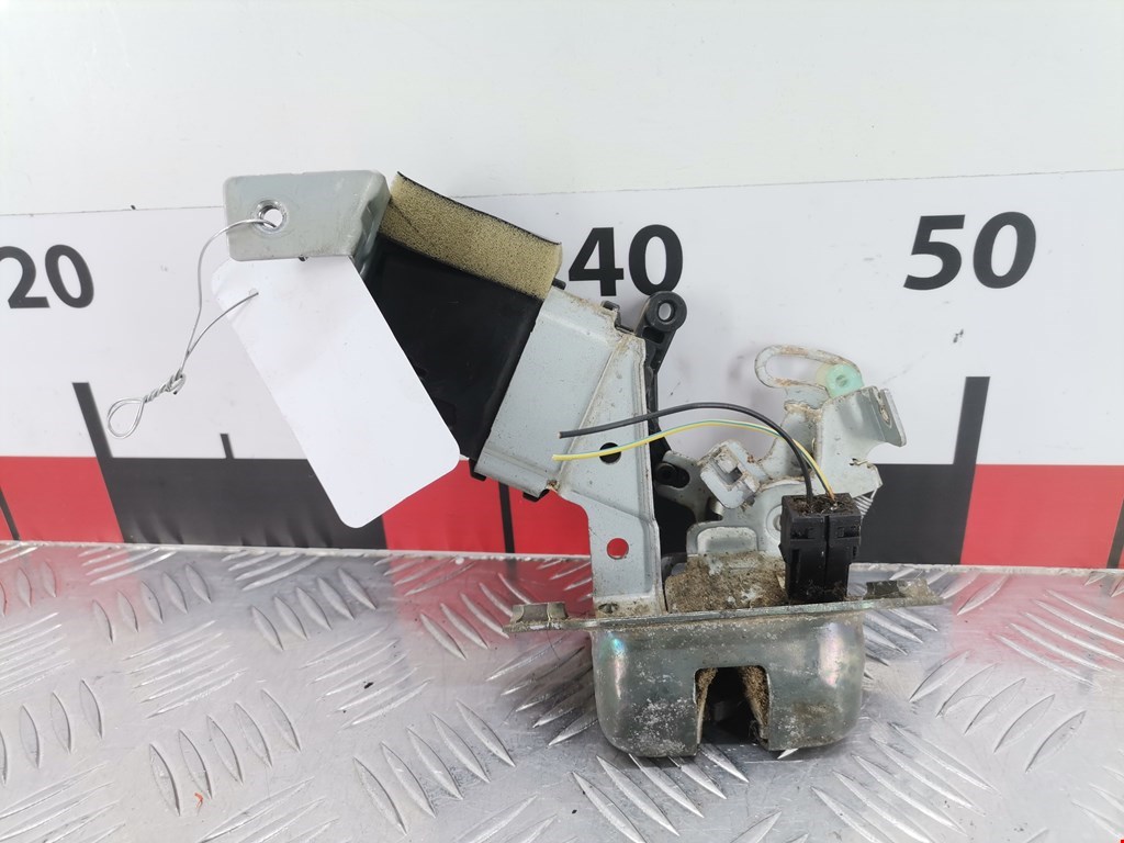 Замок багажника (крышки двери) SUBARU Legacy 1998-2004