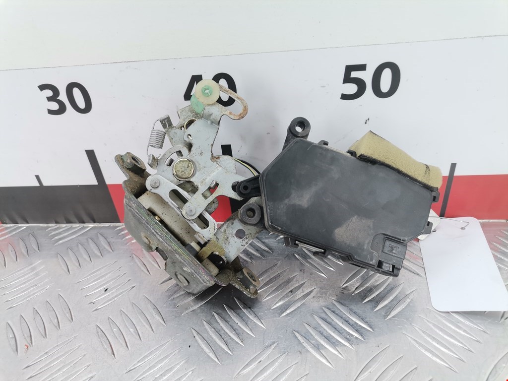 Замок багажника (крышки двери) SUBARU Legacy 1998-2004