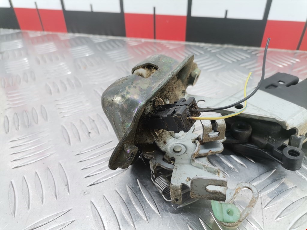 Замок багажника (крышки двери) SUBARU Legacy 1998-2004