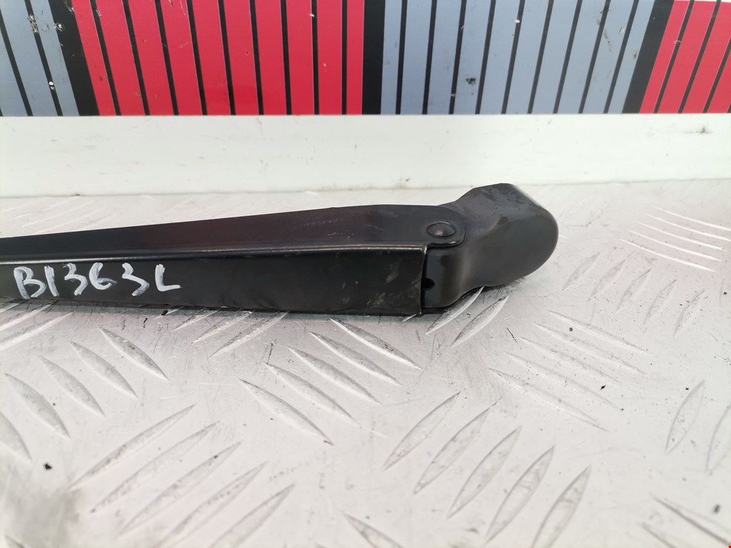 Поводок дворников передний левый/ правый FORD Fiesta 1995-2001