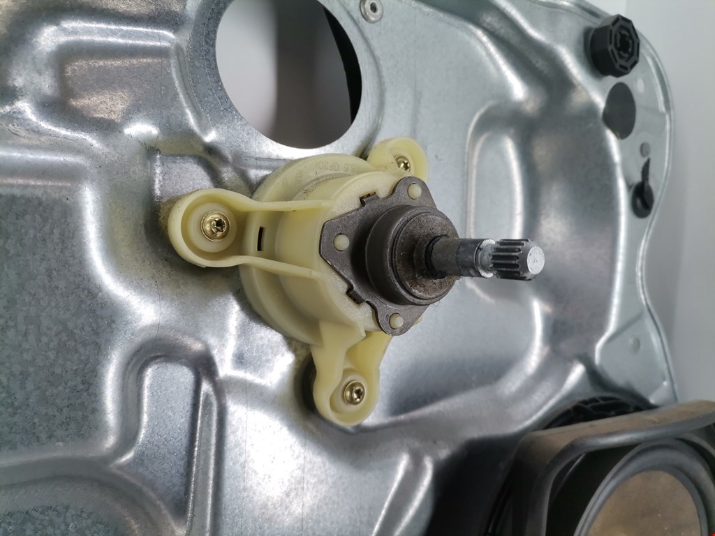 Стеклоподъемник передний левый VOLKSWAGEN Polo IV 2001-2009